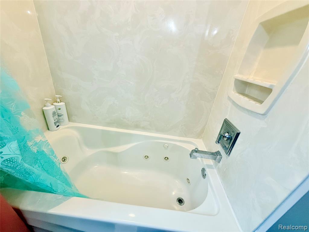 8152 Potomac, Center Line, MI 48015 — Photo 11