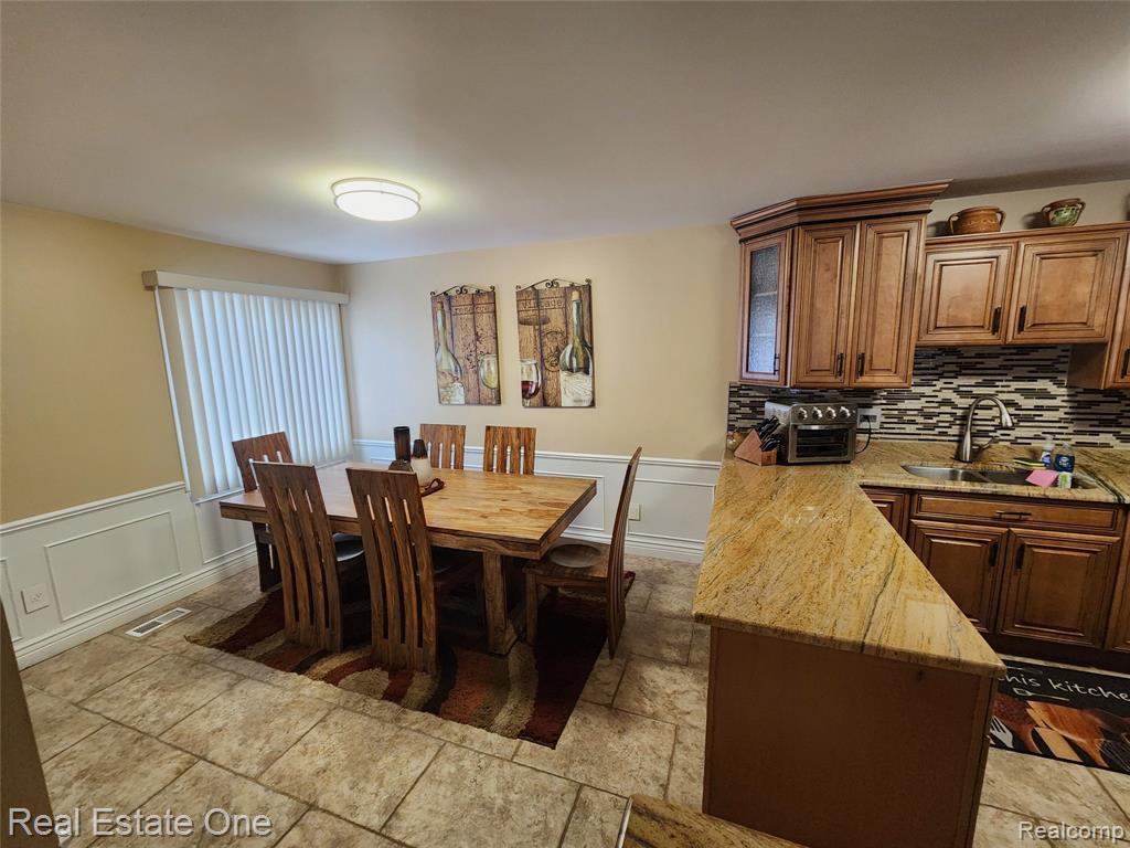 45529 Essex Drive, Macomb, MI 48044 — Photo 11