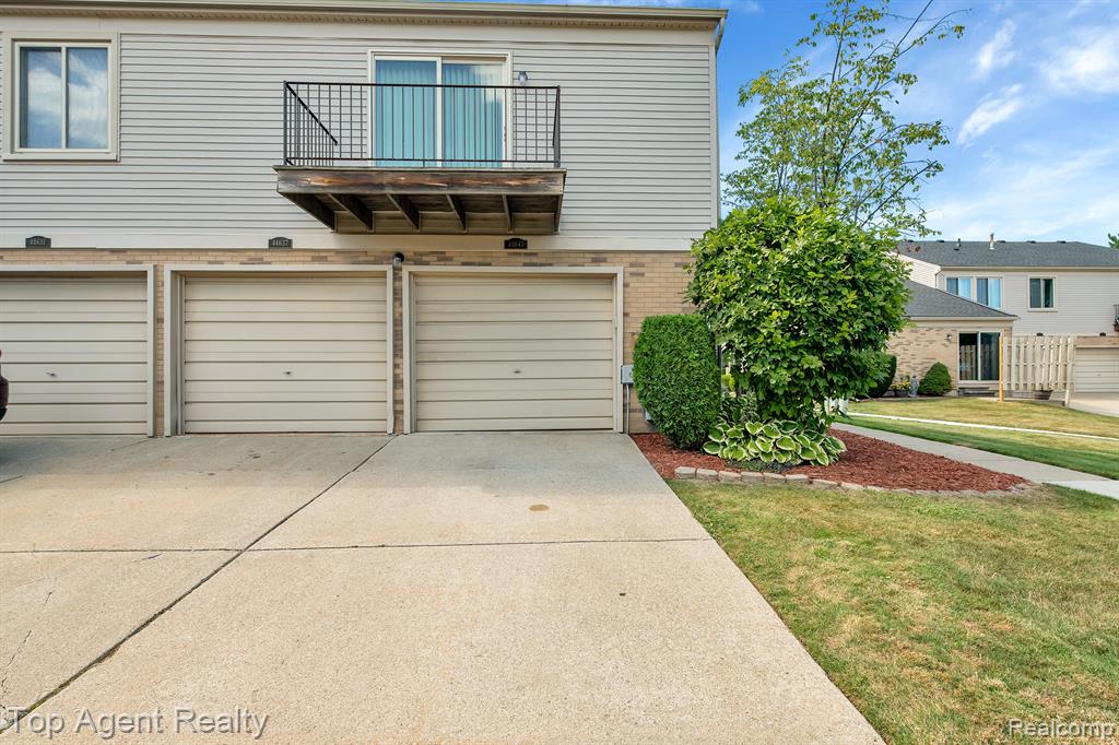 44643 CONNECTICUT Court, Clinton Twp, MI 48038 — Photo 17