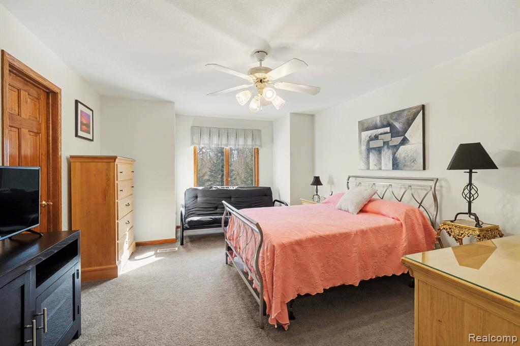2215 Ridgemoor Court, Burton, MI 48509 — Photo 29