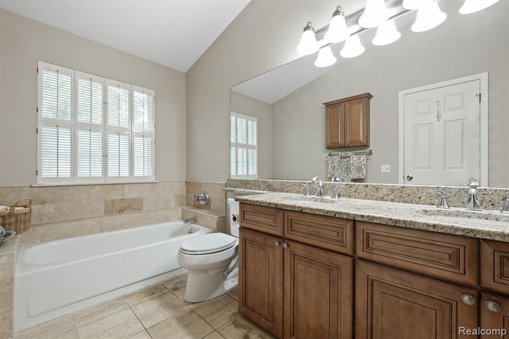 7260 Willow Oak Drive, West Bloomfield, MI 48324 — Photo 12