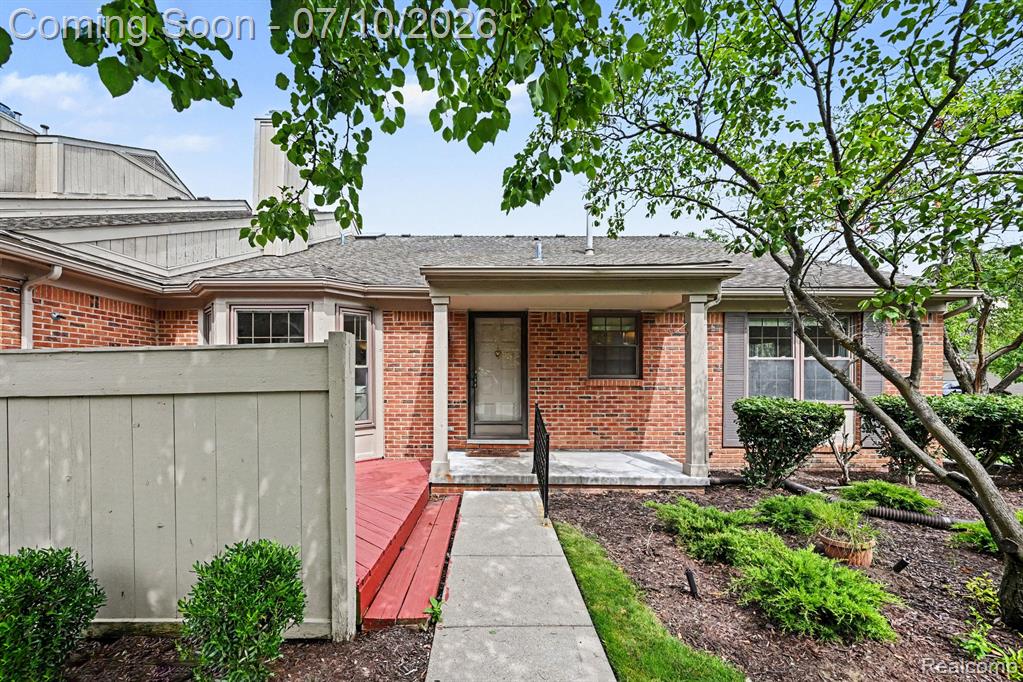 7140 Green Farm Road, West Bloomfield, MI — Photo 4