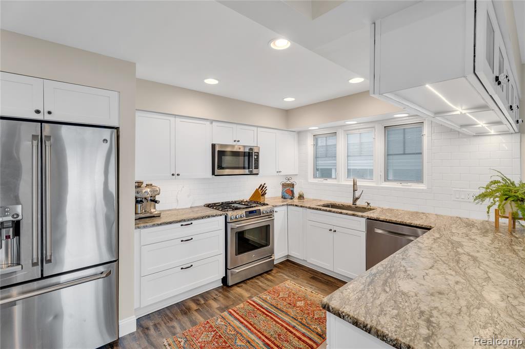 7107 Locklin Street, West Bloomfield, MI 48324 — Photo 11