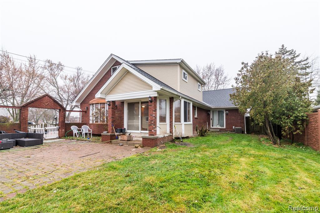 30000 Oakgrove Street, Saint Clair Shores, MI 48082 — Photo 11