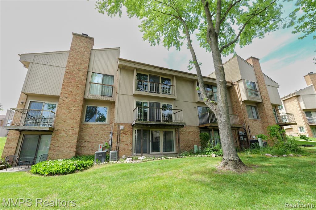 804 S Oak Brook Ridge Drive, 149, Rochester Hills, MI 48307 — front exterior