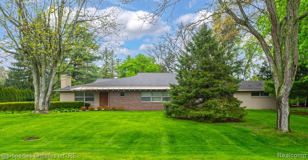 561 Yorkton Lane, Bloomfield Hills, MI 48304 — Photo 38