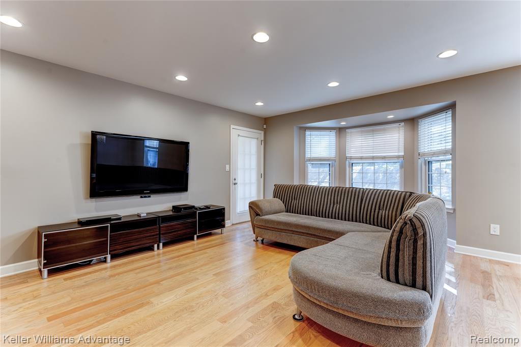 37132 Brentwood Circle, Farmington Hills, MI 48331 — Photo 7