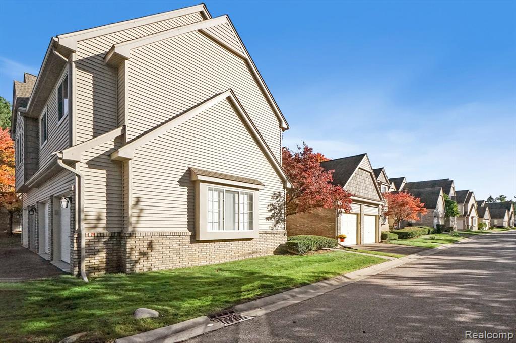 724 S Milford Road, Milford, MI 48381 — Photo 32
