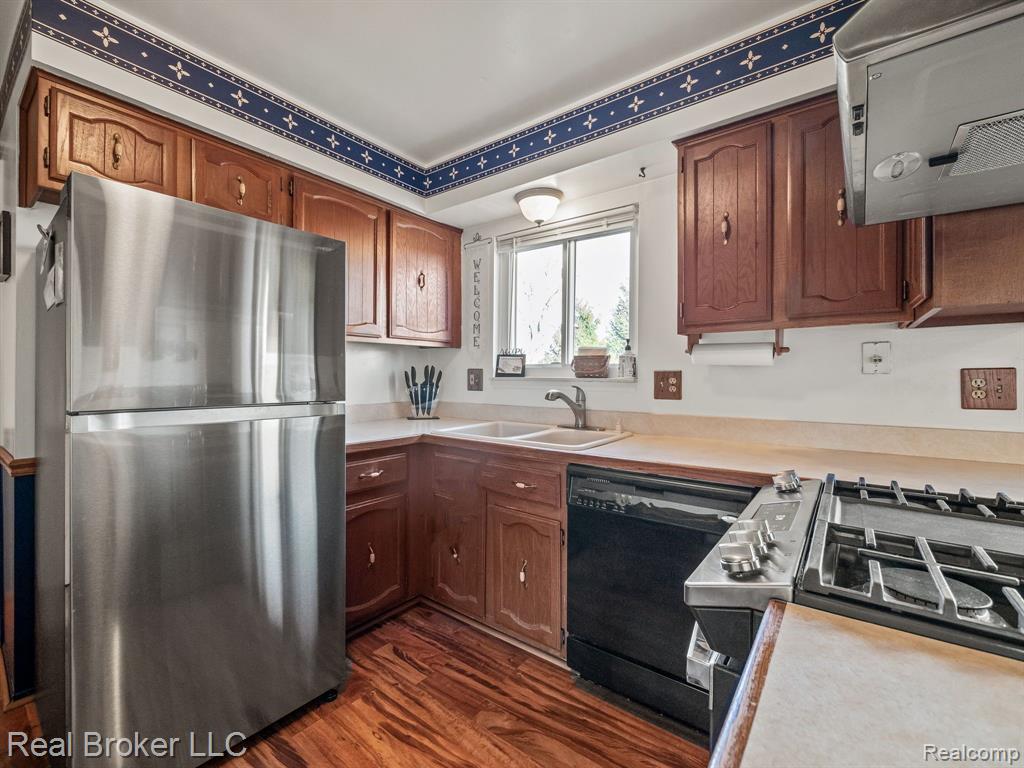 729 CAPE COD, South Lyon, MI 48178 — Photo 10