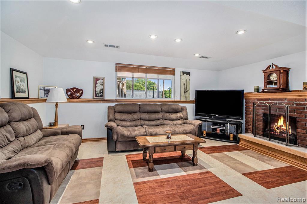 23234 Candace Drive, Rockwood, MI — Photo 6