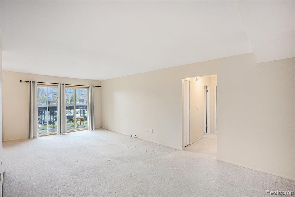 406 RIVIERA Drive, Saint Clair Shores, MI 48080 — Photo 5