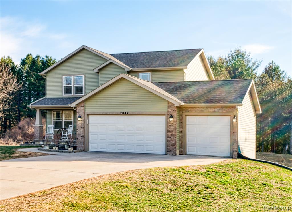 7047 Bennington Greens Drive, Owosso, MI 48867 — Photo 2