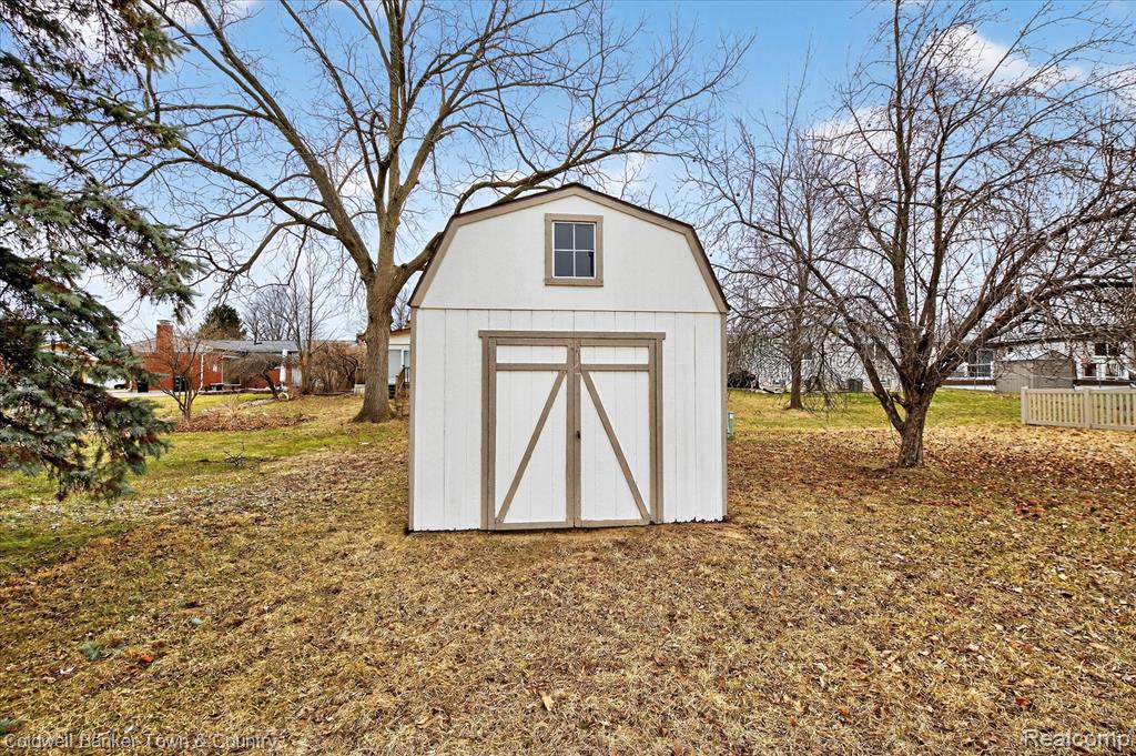 8895 Knolson Avenue, Livonia, MI 48150 — Photo 49