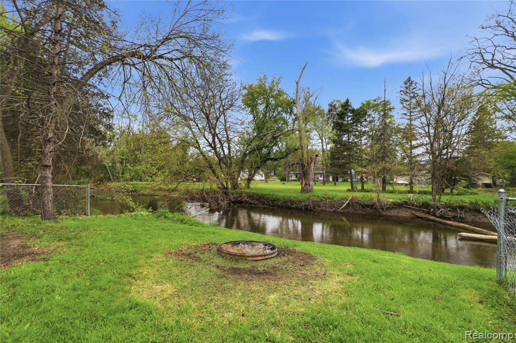 2465 Egelston Avenue, Burton, MI 48509 — Photo 30