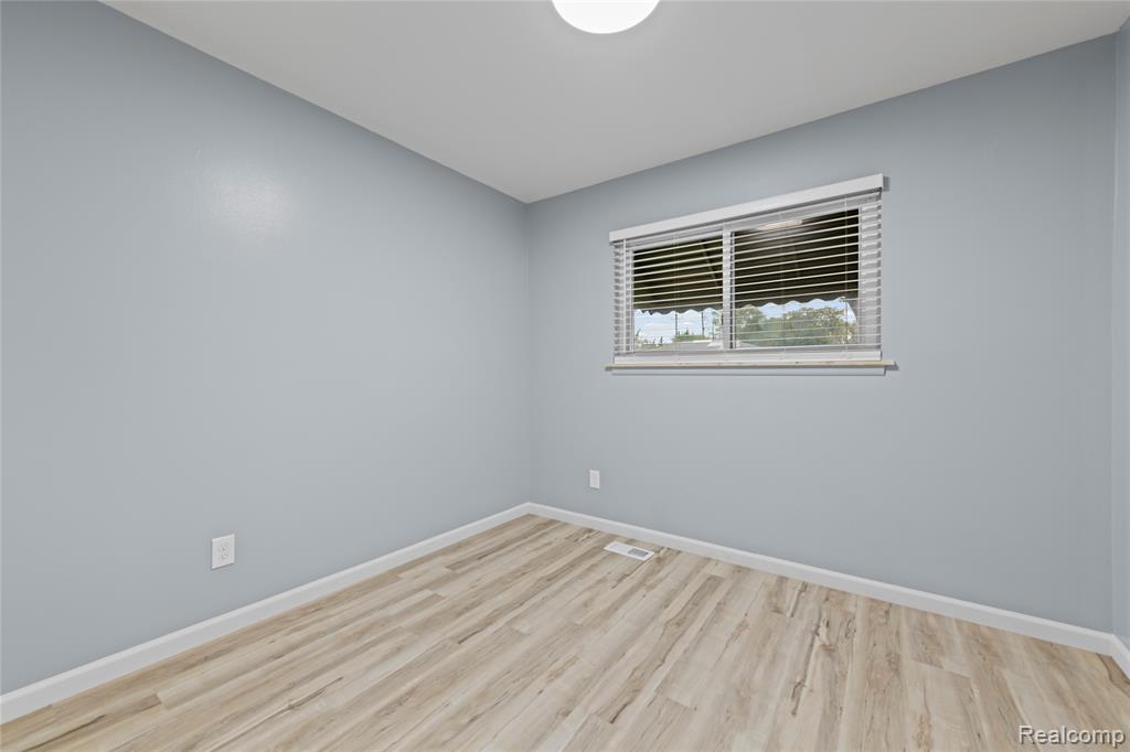 7218 Superior, Center Line, MI 48015 — Photo 14