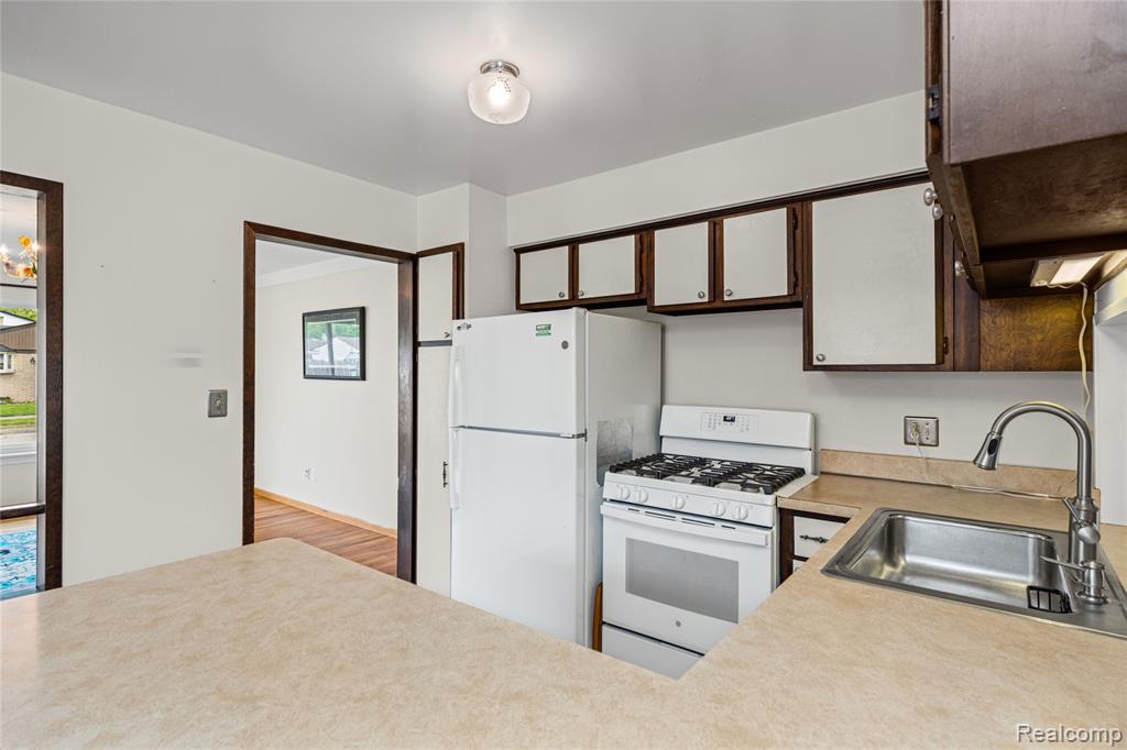 39619 Peters Drive, Canton, MI 48187 — Photo 13