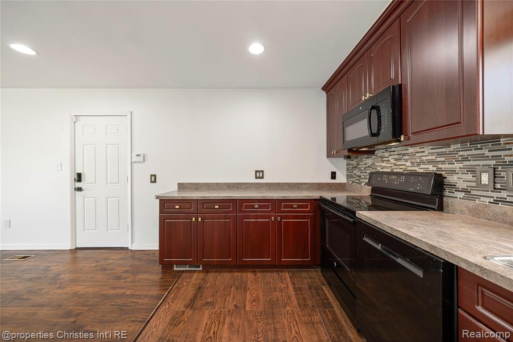 7137 Stonebrook Road, West Bloomfield, MI — Photo 14