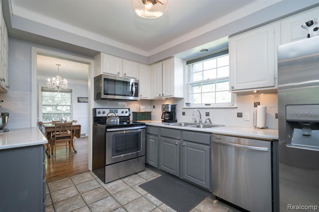 28090 Sunset Boulevard W, Lathrup Village, MI 48076 — Photo 10