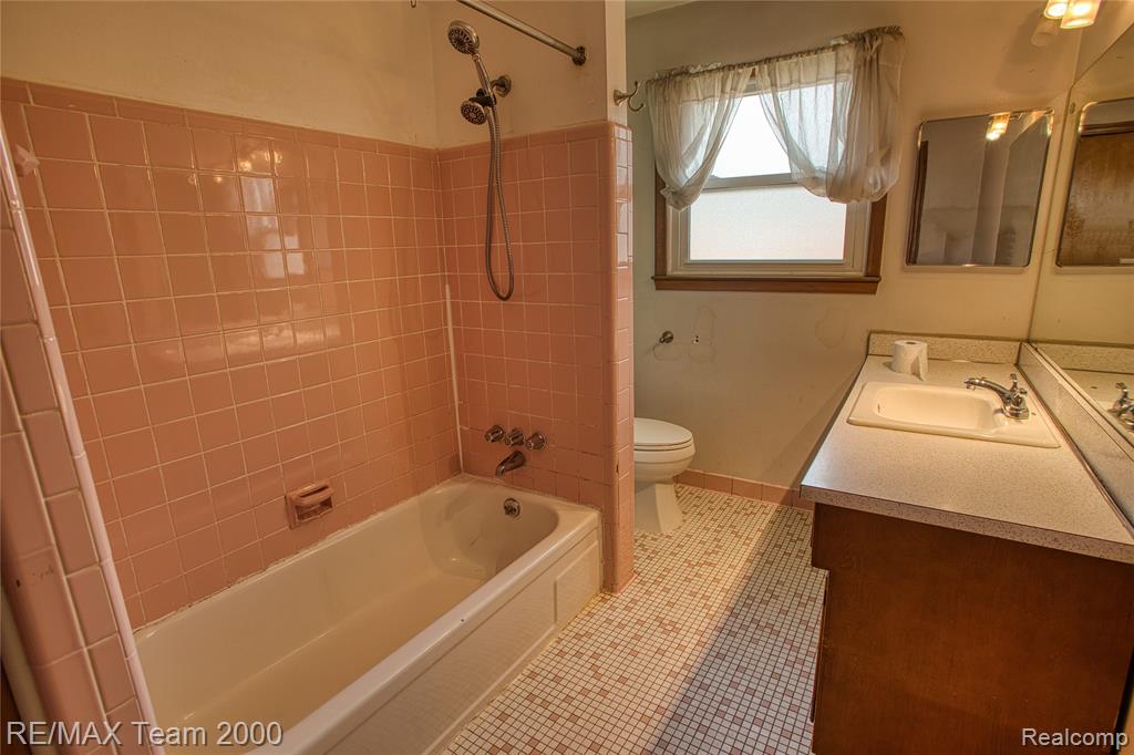 7475 Fenton Street, Dearborn Heights, MI 48127 — Photo 18