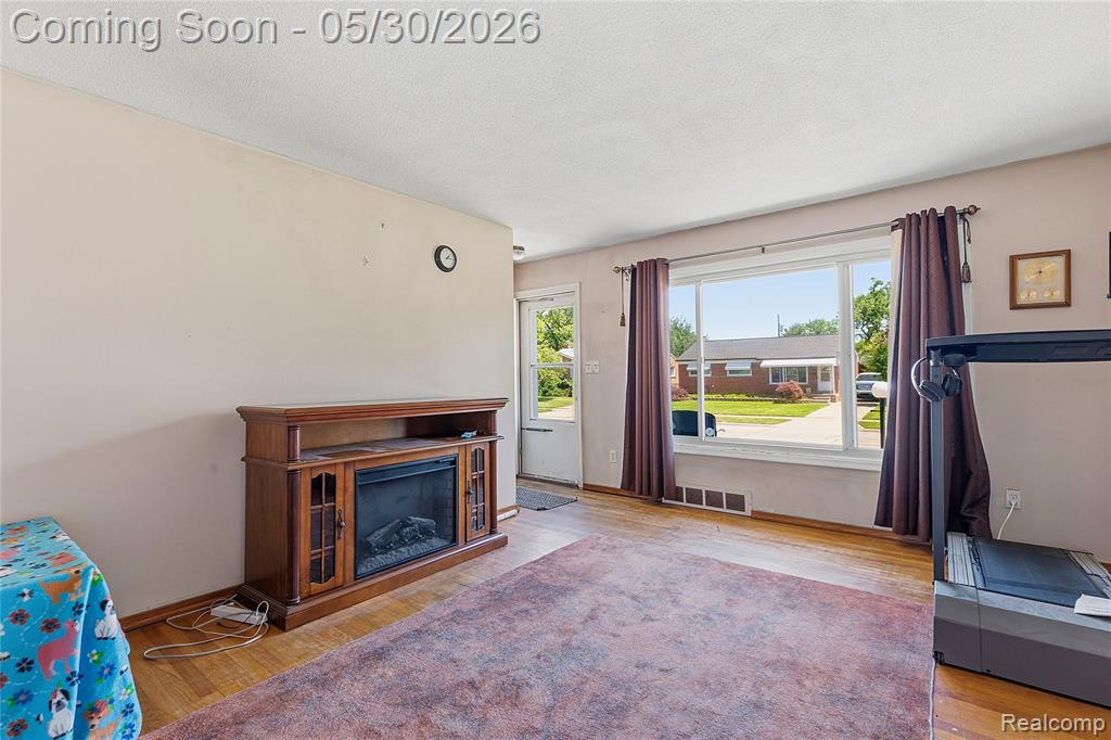 529 Cardwell Street, Garden City, MI — Photo 3