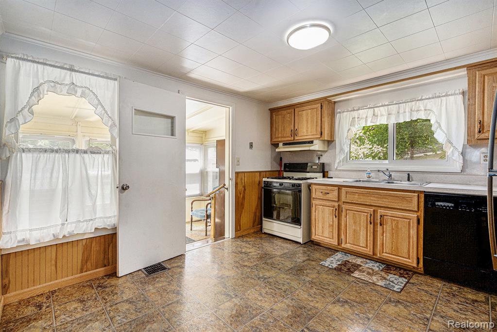 708 E CROSS Street, Ypsilanti, MI 48198 — Photo 8