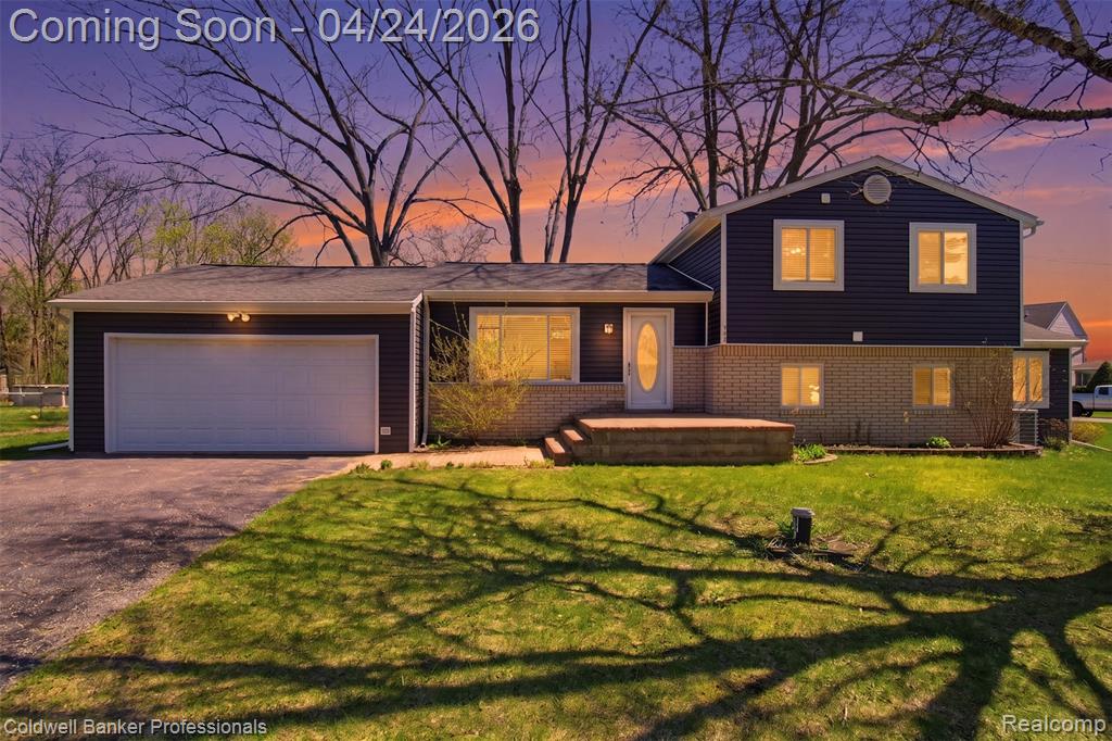 470 Crystalia Street, Commerce Twp, MI 48382 — Photo 2