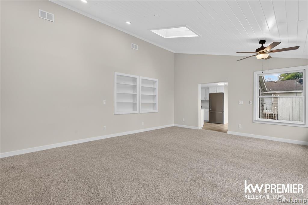 5658 Crescent Road, Waterford, MI 48327 — Photo 13