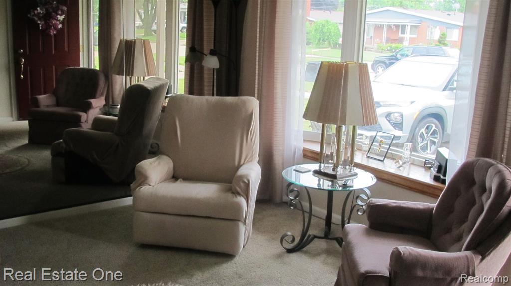 669 S HAWTHORNE Street, Westland, MI 48186 — Photo 6