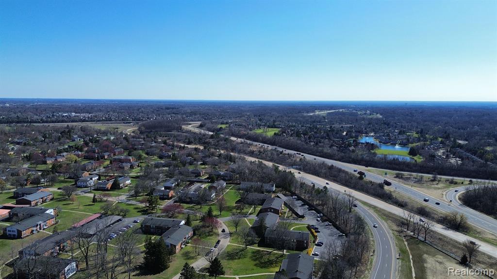 483 FOX HILLS Drive N, Bloomfield Hills, MI 48304 — Photo 29