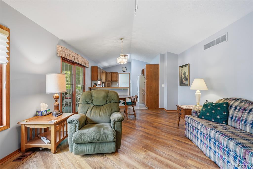 2482 Valley Lane Drive, Grand Blanc, MI 48439 — Photo 7