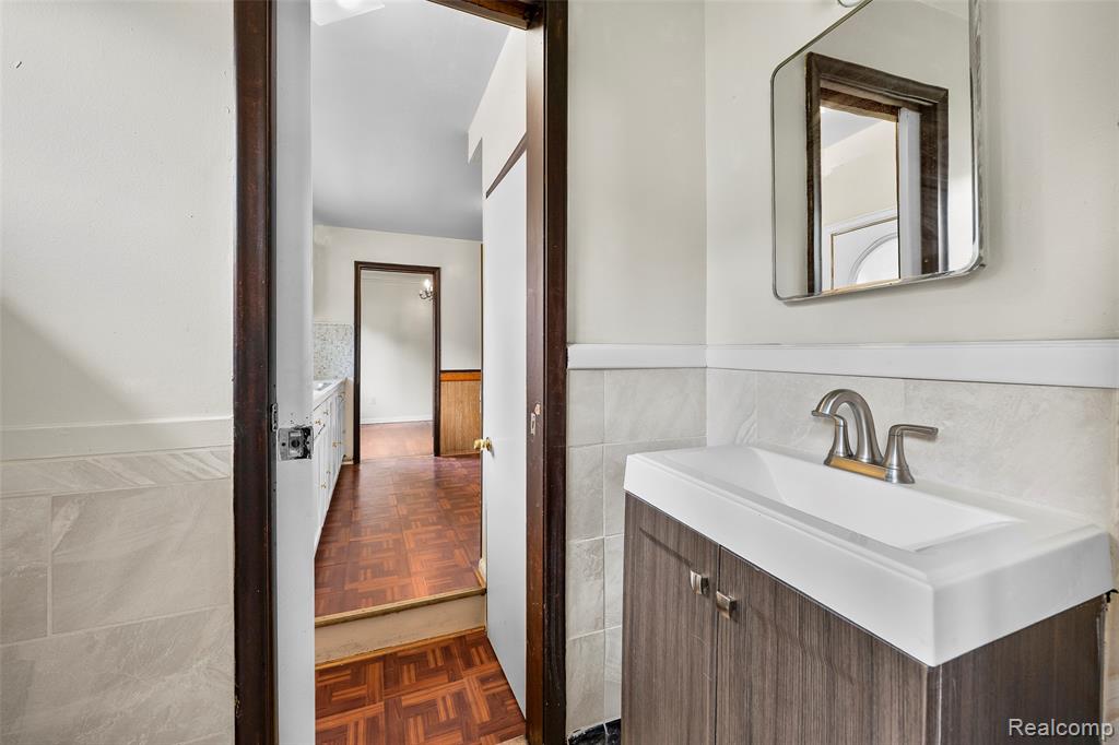 8630 N Evangeline Street, Dearborn Heights, MI 48127 — Photo 24
