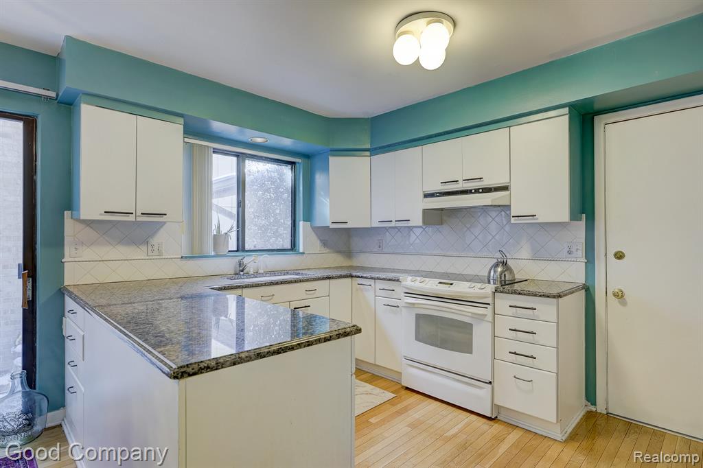7105 Pebble Park Drive, West Bloomfield, MI — Photo 2