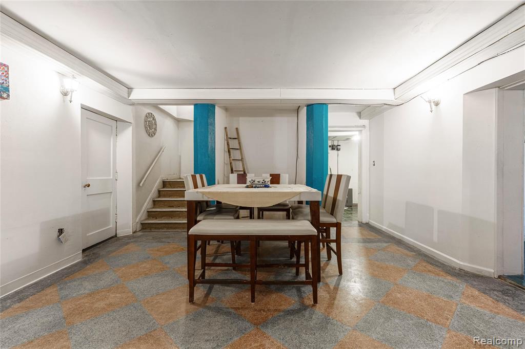 1735 LINCOLNSHIRE Drive, Detroit, MI, 48203