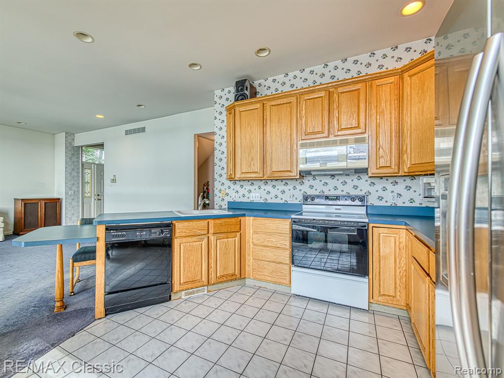 11540 E E Shore Drive, Whitmore Lake, MI 48189 — Photo 6