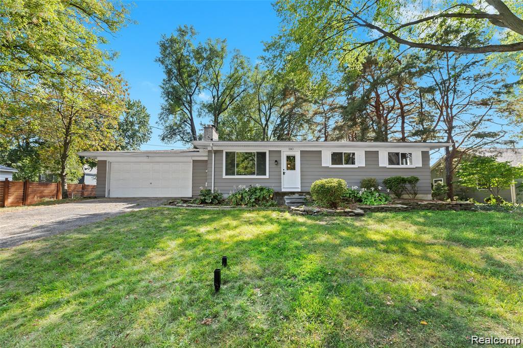 580 Colebrook, Troy, MI 48083 — front exterior