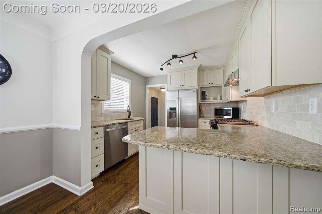 405 N Altadena Avenue, Royal Oak, MI 48067 — Photo 9