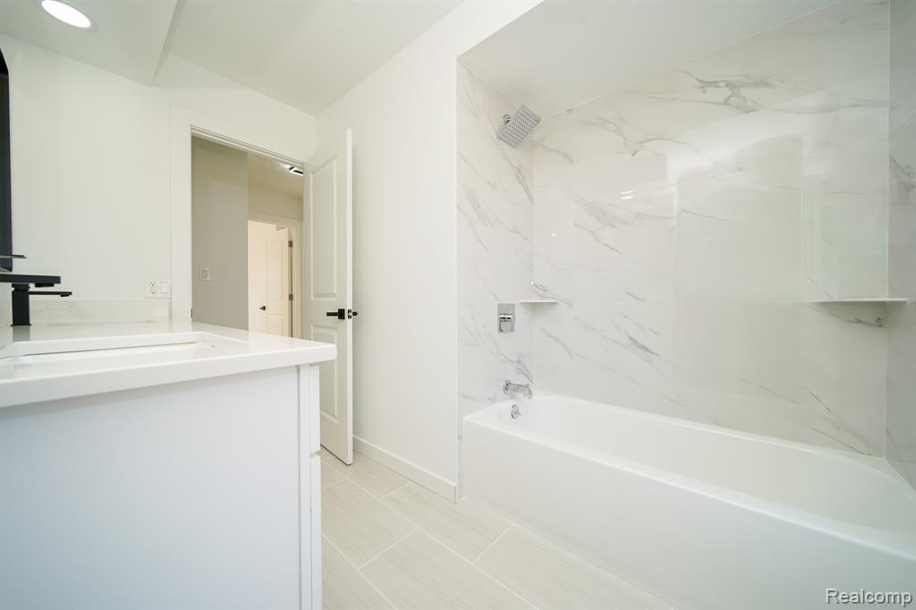 4060 Franklin Park Drive, Sterling Heights, MI 48310 — Photo 37