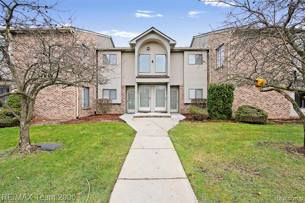 42461 LILLEY POINTE Drive, Canton, MI 48187