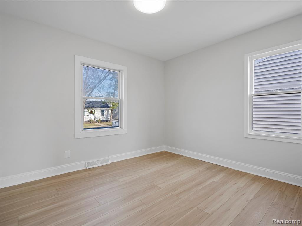 86 E BARRETT Avenue, Madison Heights, MI 48071 — Photo 14