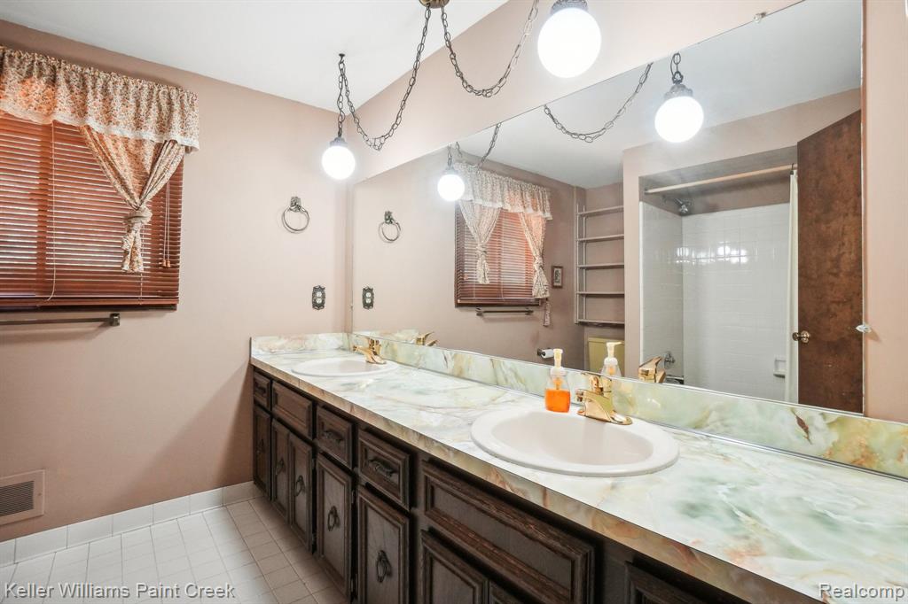 47955 BEN FRANKLIN Drive, Shelby Twp, MI 48315 — Photo 29