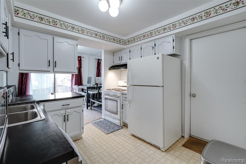 41617 Bedford Drive, Canton, MI 48187 — Photo 8