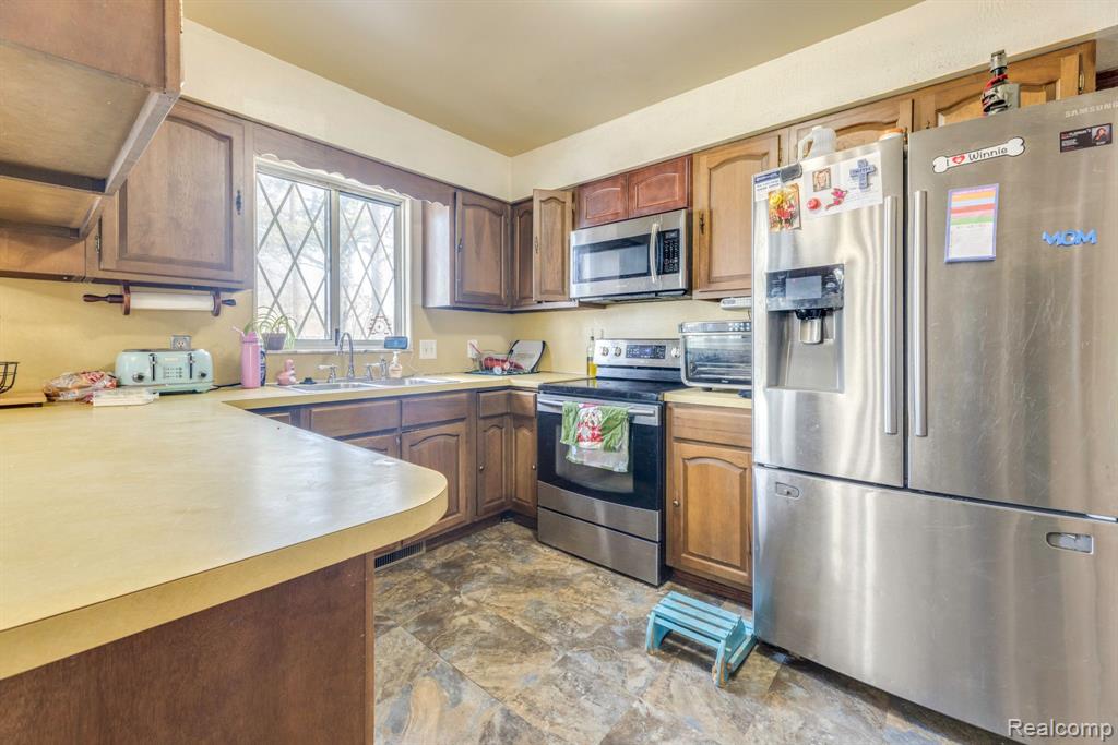 4050 DEVONSHIRE Road, Fort Gratiot, MI 48059 — Photo 7