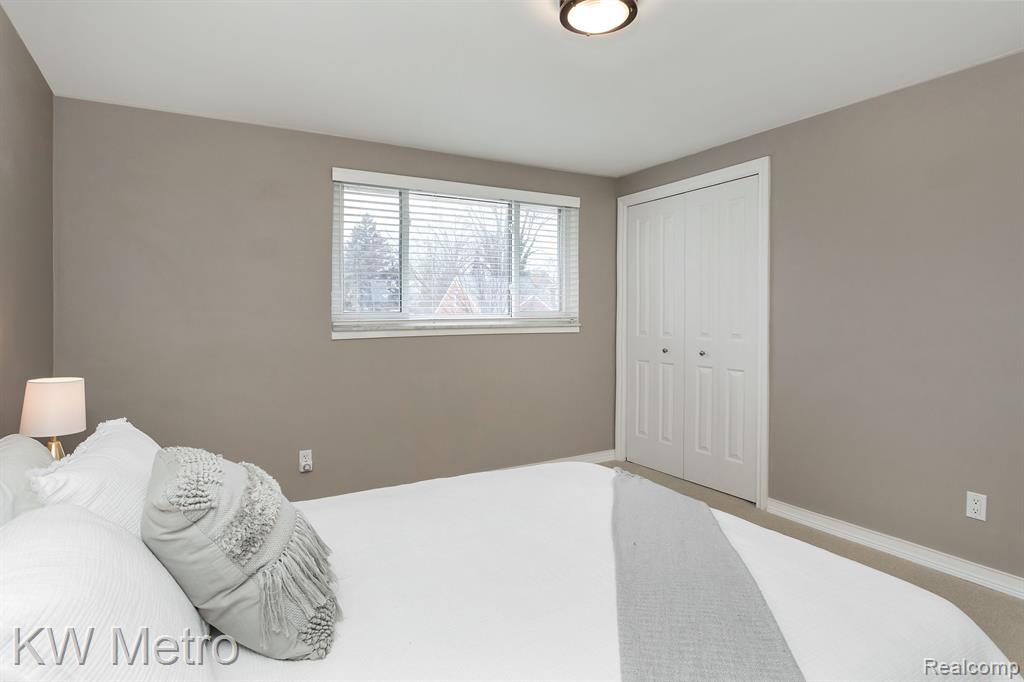500 W HOUSTONIA Avenue, Royal Oak, MI 48073 — Photo 17