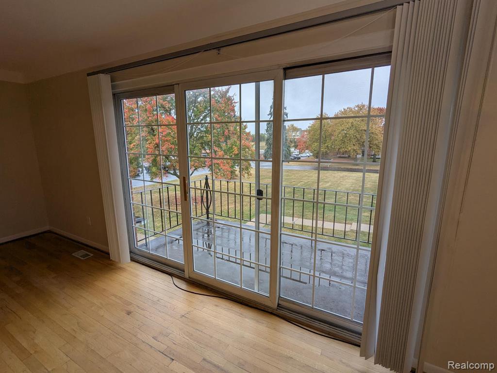 454 N Fox Hills Drive, A-8, Bloomfield, MI 48304 — Photo 10