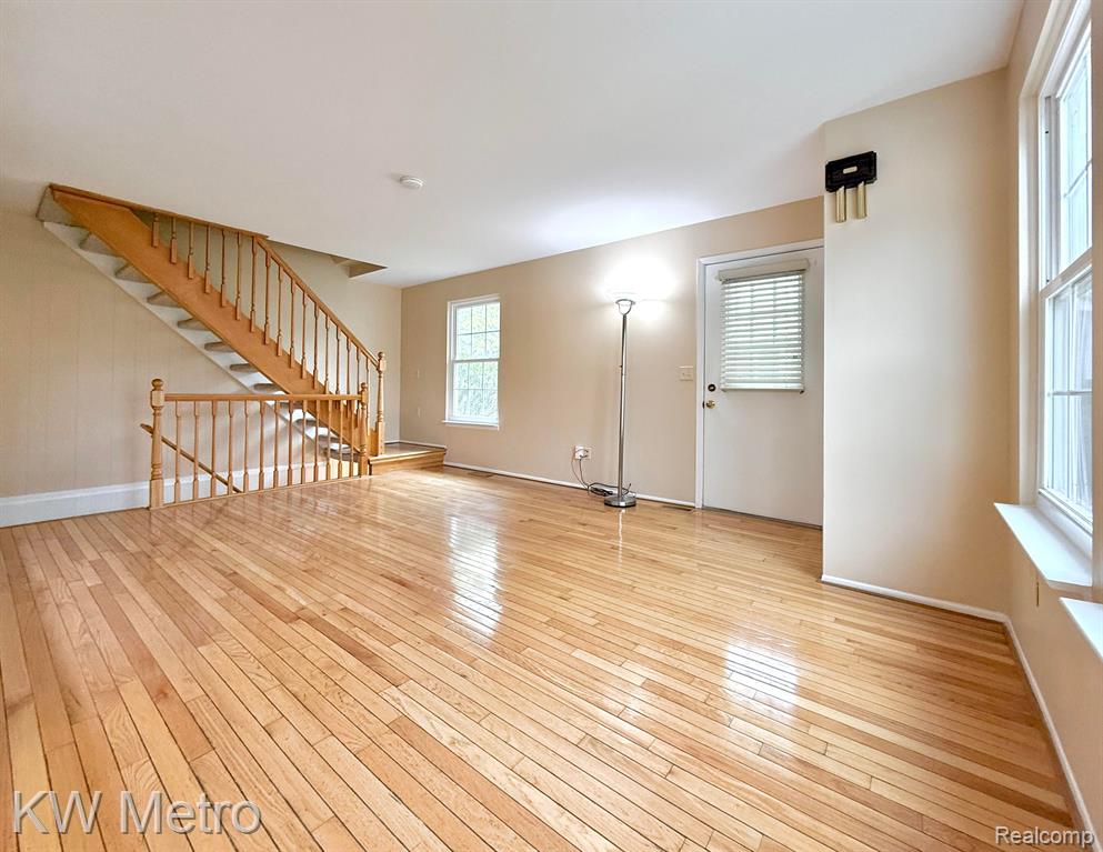223 NEPTUNE Drive, Walled Lake, MI 48390 — Photo 5