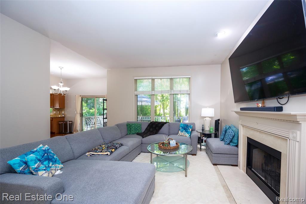 3481 Castlewood Court, Wixom, MI — Photo 34