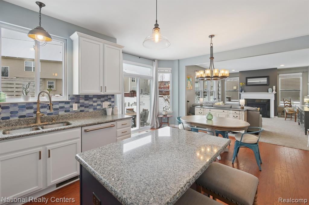 27316 Victoria Road, Novi, MI — Photo 4