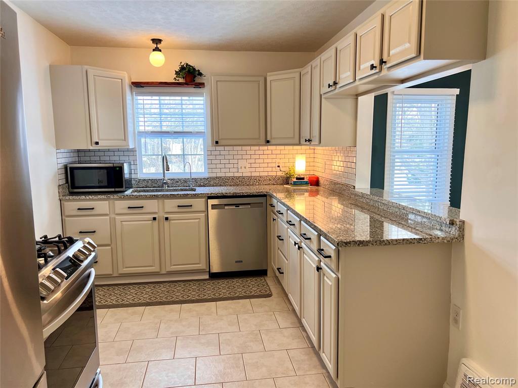 396 South Boulevard W, Rochester Hills, MI 48307 — Photo 13