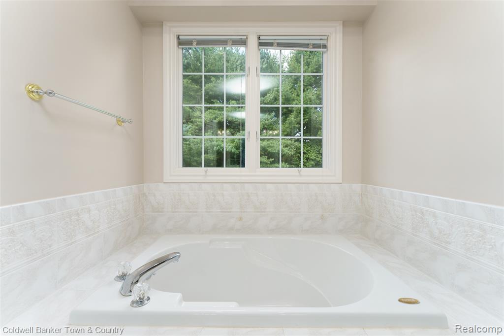 4692 Edinburgh Drive, Howell, MI 48843 — Photo 21