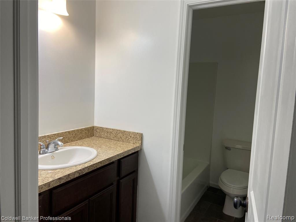 5284 Brookshire Drive, Almont, MI 48003 — Photo 10